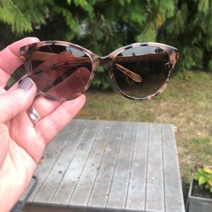 Kate Spade Sunglasses & Hard Case